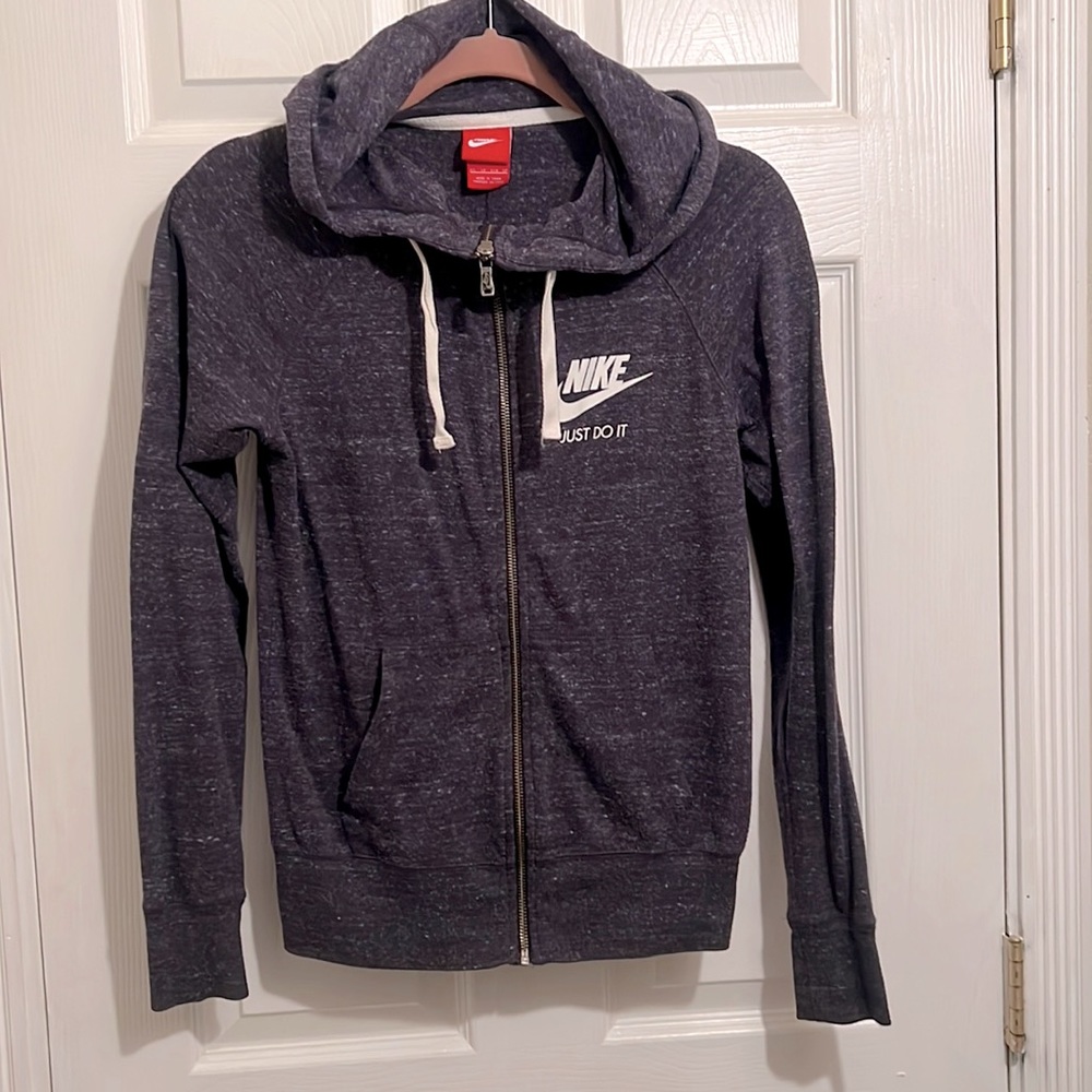 Nike zip up lightweight jacket.